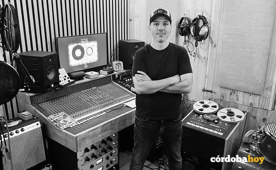Alejandro S&aacute;nchez, guitarrista y compositor de Lady Coulson