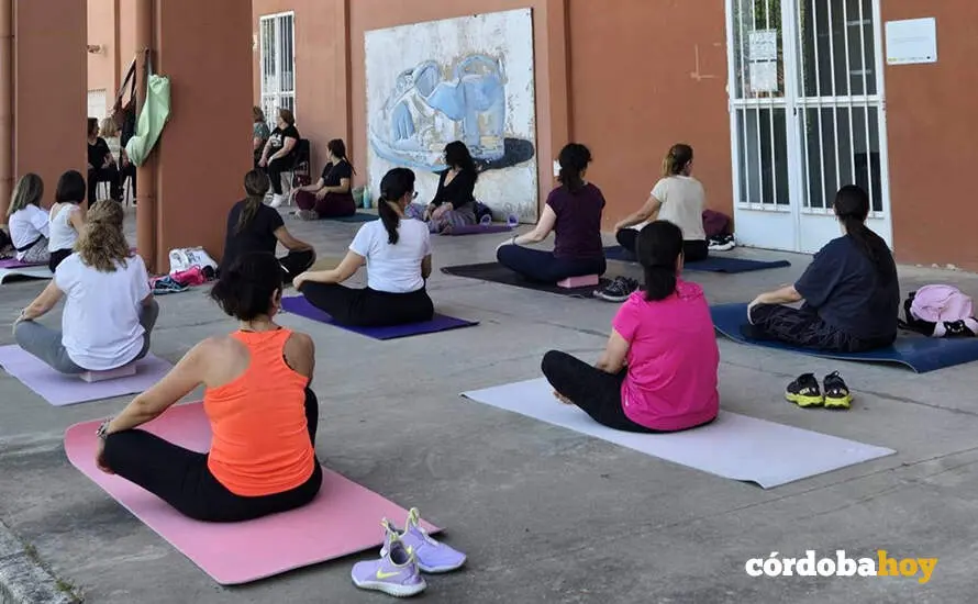 Mujeres paticipan en los talleres socioculturales organizados por la Delegaci&oacute;n de Participaci&oacute;n Ciudadana del Ayuntamiento de C&oacute;rdoba durante el curso 2025 FOTO AYUNTAMIENTO DE C&Oacute;RDOBA