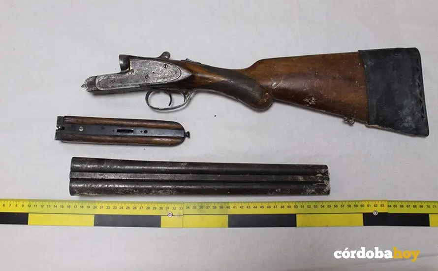 La escopeta recortada que utiliz&oacute; el presunto autor de los disparos en Rute FOTO GUARDIA CIVIL