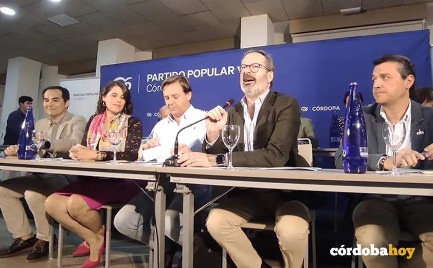 Reuni&oacute;n de la Junta Directiva Provincial del PP de C&oacute;rdoba, con el secretario general del PP-A, Antonio Repullo; el presidente provincial del PP, Adolfo Molina, y el portavoz del partido en la provincia, Jos&eacute; Mar&iacute;a Bellido, entre otros cargos FOTO EUROPA PRESS