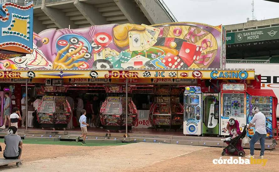 Supuesta atracci&oacute;n con nombre y forma de casino en la Feria de C&oacute;rdoba FOTO FACUA C&Oacute;RDOBA