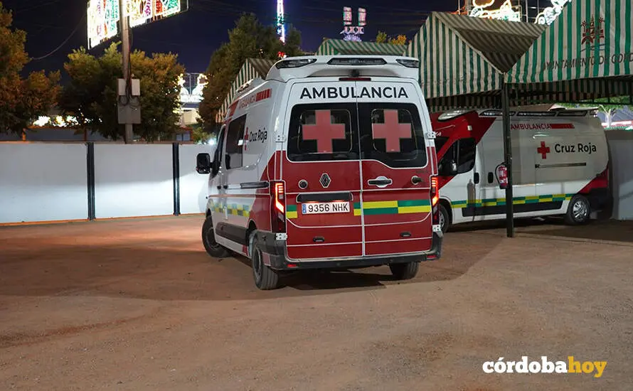 Imagen de una ambulancia de Cruz Roja en la Feria de C&oacute;rdoba FOTO CRUZ ROJA
