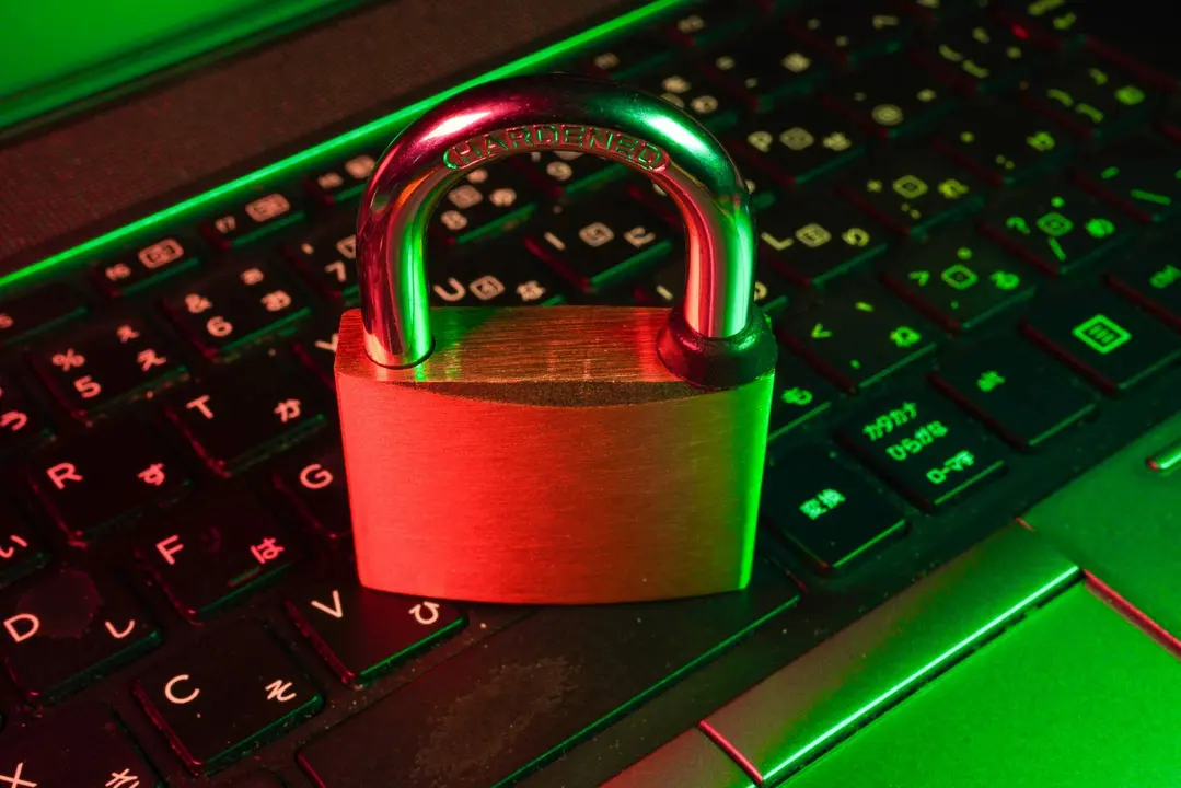 Pol&iacute;tica BYOD y ciberseguridad: &iquest;c&oacute;mo proteger tus dispositivos sin renunciar a la flexibilidad?