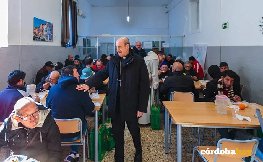 El obispo de C&oacute;rdoba durante una visita al comedor social de Prolibertas, en una imagen de archivo FOTO DI&Oacute;CESIS DE C&Oacute;RDOBA