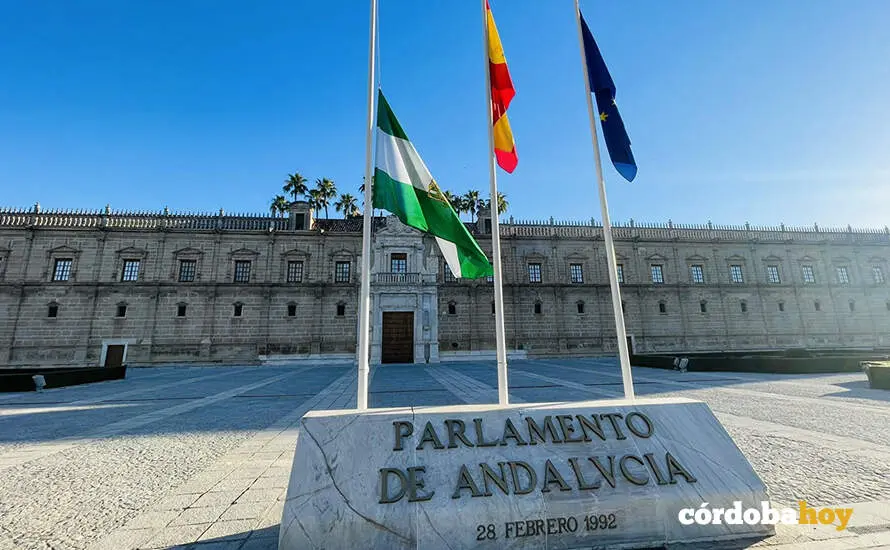 La bandera de Andaluc&iacute;a ondea a media asta en el Parlamento andaluz en memoria de Jos&eacute; Carlos G&oacute;mez Villamandos FOTO JUNTA DE ANDALUC&Iacute;A