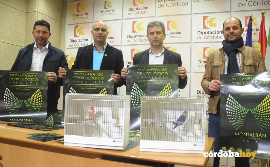 El delegado de Agricultura de Diputación, Francisco Ángel Sánchez, junto con los organizadores del campeonato ornitológico de Andalucía