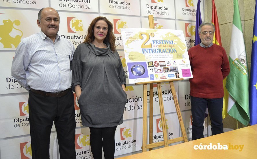 Aurora Barbero, delegada de Consumo de la Diputación, y Sergio Pérez, vicepresidente de la FEDAIC