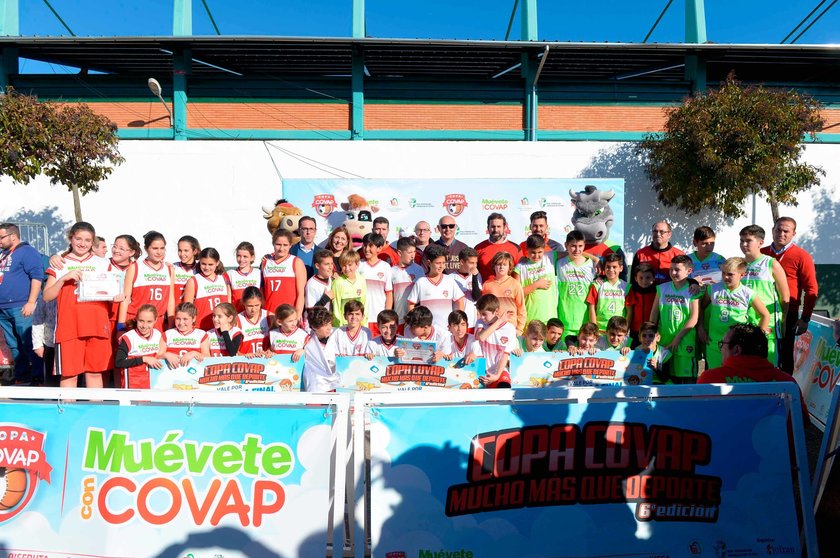 Equipos ganadores de la fase provincial de la sexta Copa COVAP en Pozoblanco