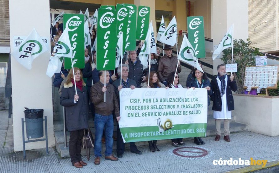 Protesta del CSIF a las puertas del Hospital Provincial