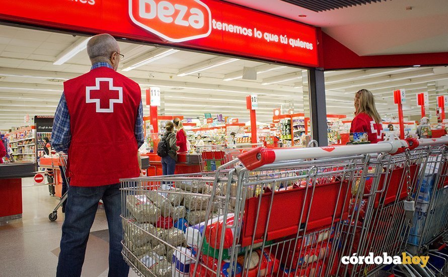 Una Operación Kilo de la Cruz Roja de Córdoba en un establecimiento de DEZA