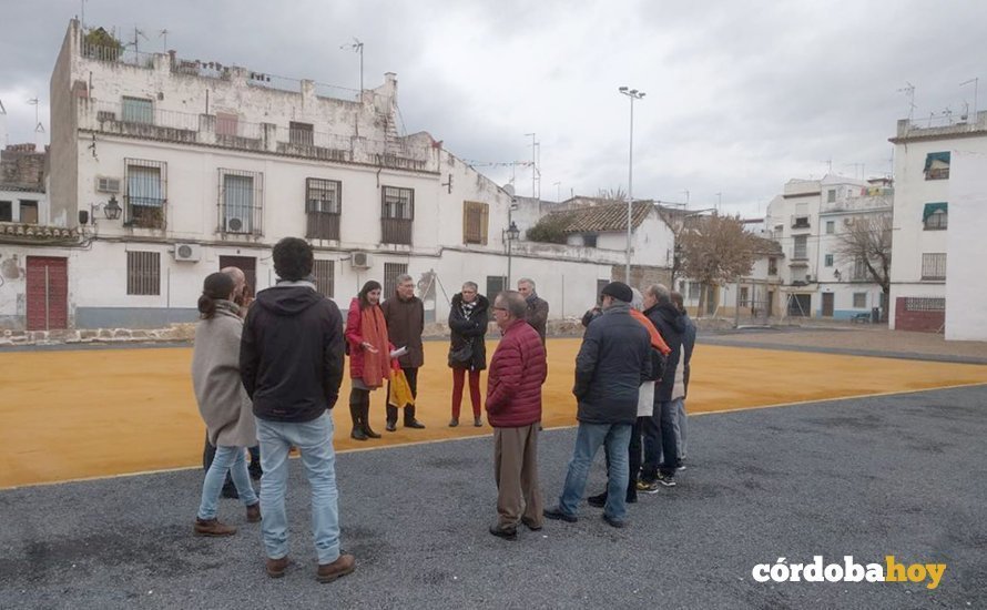 Gerencia y vecindario deciden la ubicación del mobiliario en el antoiguo Cine Andalucía