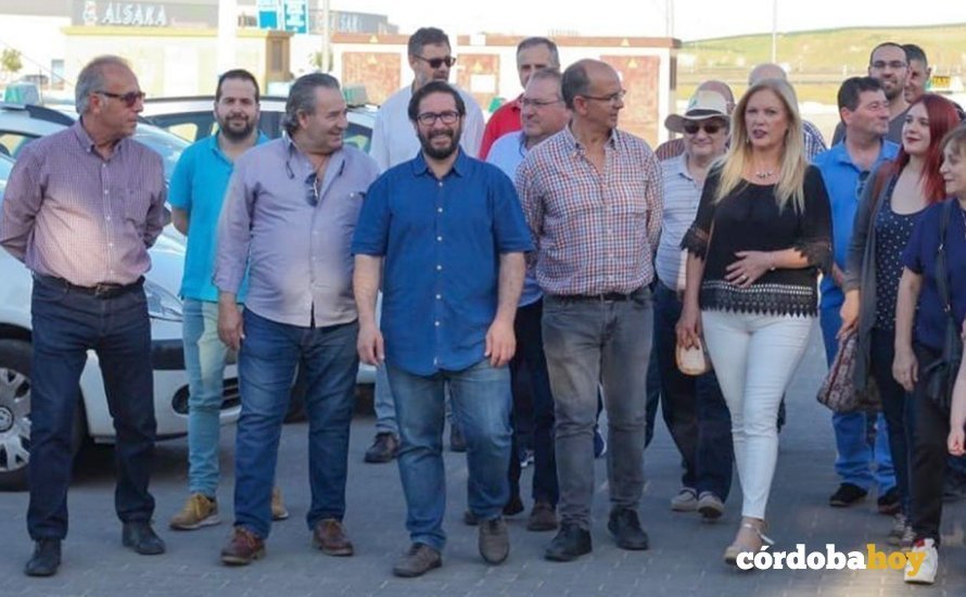 La candidatura de Podemos, con David Moscoso, se reúne con el taxi