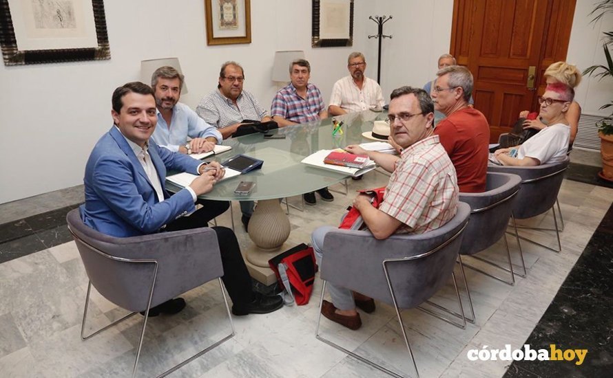 José María Bellido y Juan Andrés de Gracia en el encuentro entre el alcalde y el CMC
