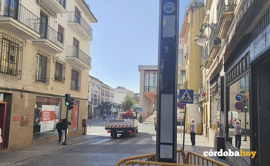 Nueva parada del autobús en la calle Alfaros