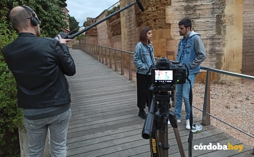 Un momento del rodaje en Córdoba de la segunda película de Alex Sereno, 'Violeta de los días grises'