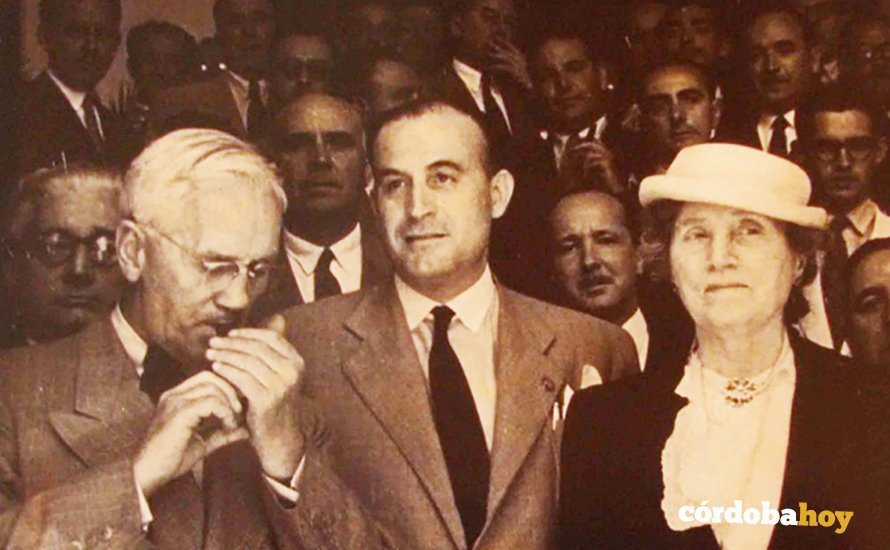 El doctor Fléming y su esposa, con el doctor Rafael Blanco León