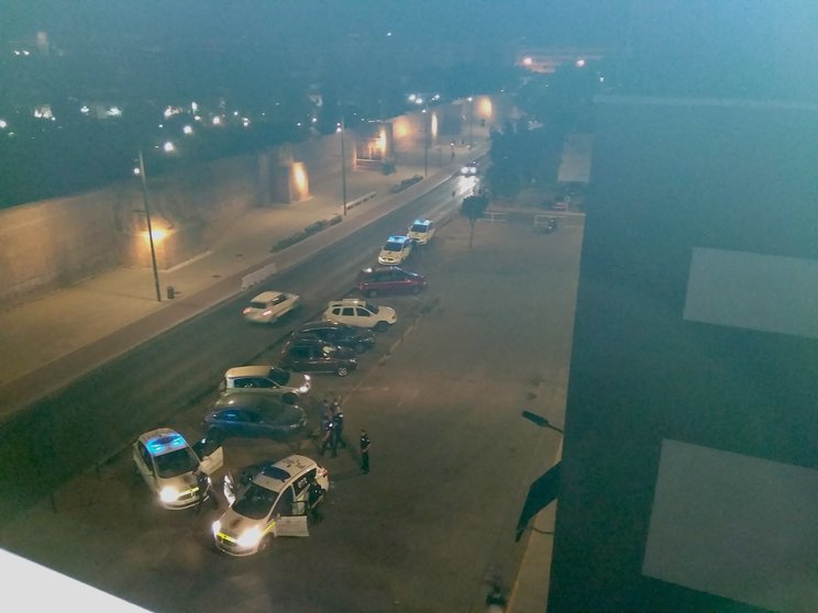 Cuatro coches de la policía acudieron al aparcamiento del Mercadona del Marrubial