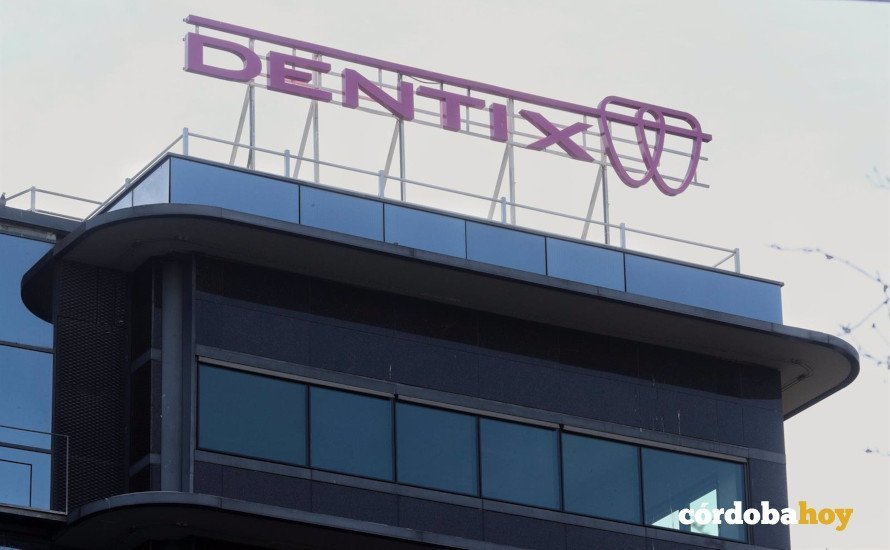 Logo de Dentix en su sede de Madrid