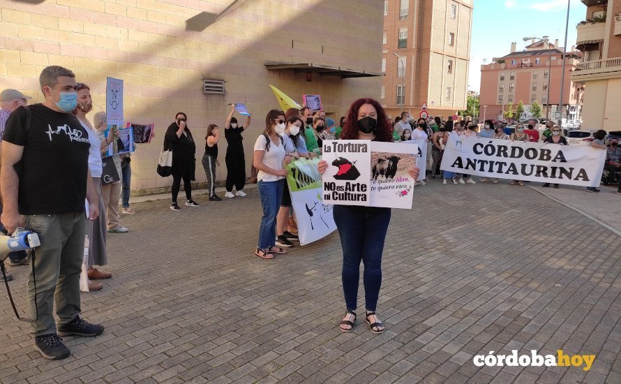 Manifestación antitaurina en el punto de salida de Vista Alegre