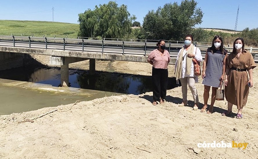 Visita a las obras en la carretera A-386 en Santaella con la limpieza de arroyos