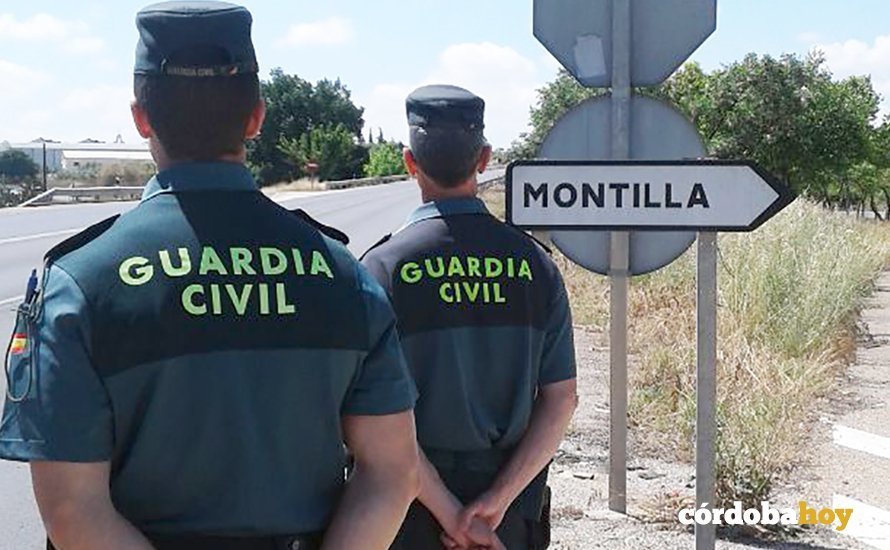 Efectivos de la Guardia Civil en Montilla