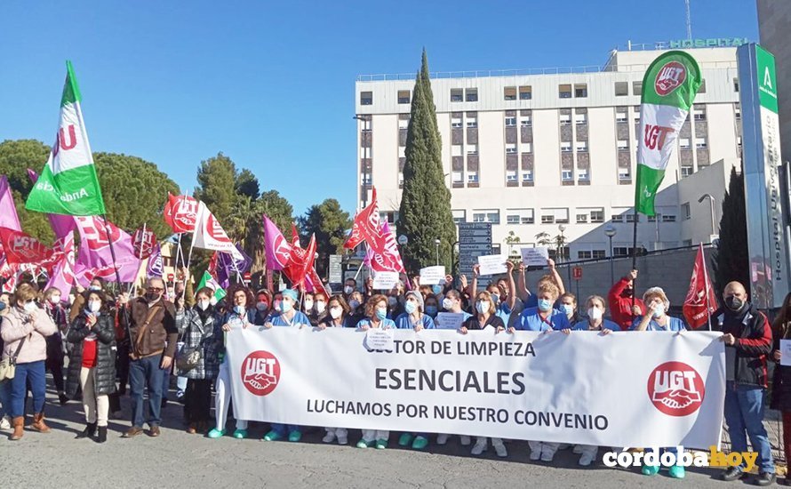 Huelga de trabajadoras de la limpieza en el Hospital Reina Sofía