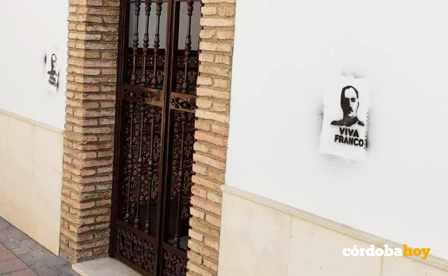 Pintadas aparecidas en casa de la portavoz de Podemos en Palma del Río