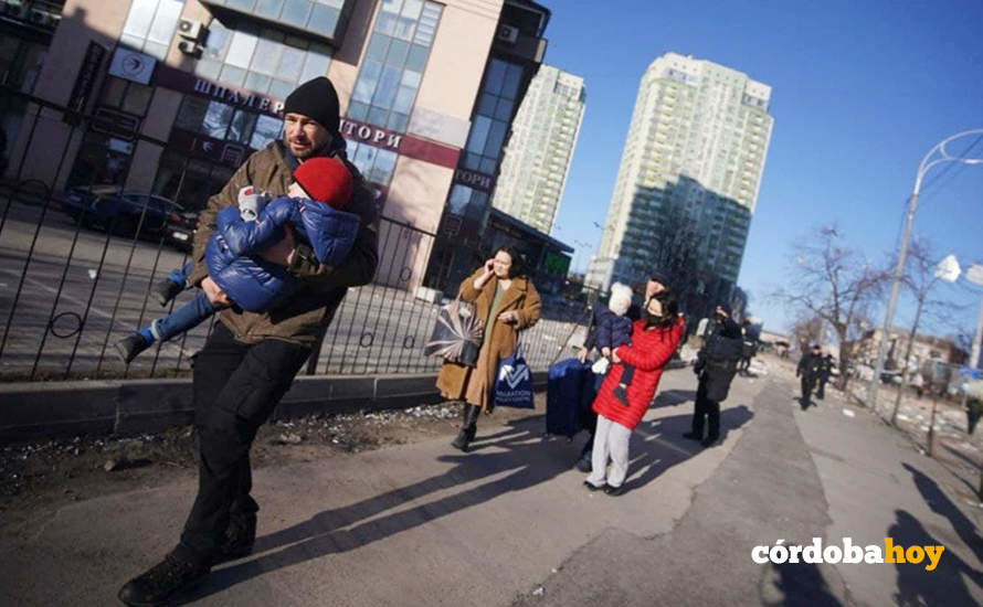 Personas evacuadas en Kiev tras los ataques rusos - -/Official Facebook page of Ukra / DPA