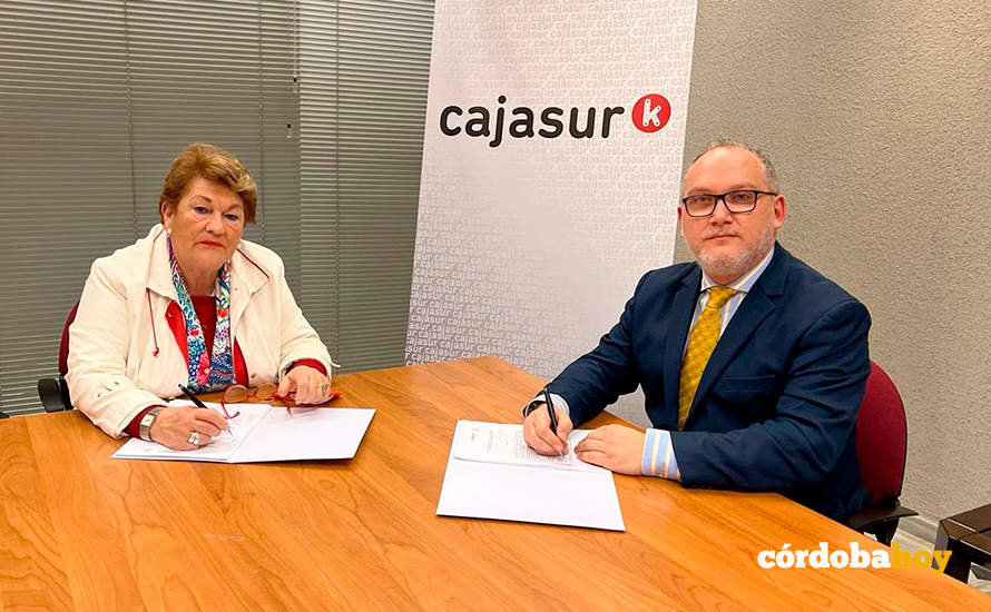Firma del convenio entre Cajasur y la Agrupoación de Cofradías