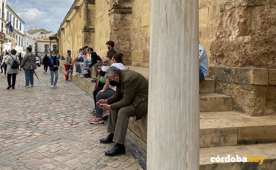 Turistas en el entorno de la Mezquita-Catedral