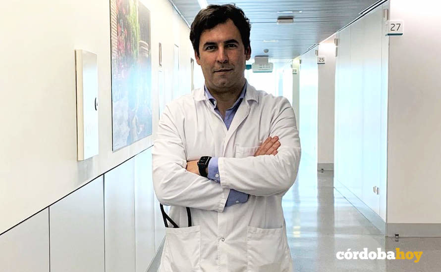 El doctor José María García Quintana, especialista del servicio de Medicina Interna del Hospital Quirónsalud Córdoba