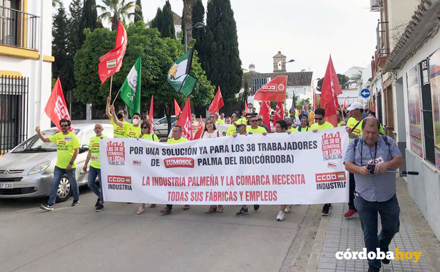 Manifestación en Palma del Río en apoyo a los trabajadores de Zumosol