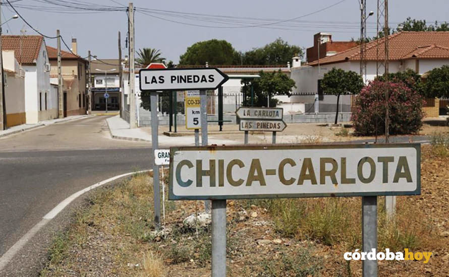 Entrada a la aldea de Chica Carlota, en la Vega del Guadalquivir