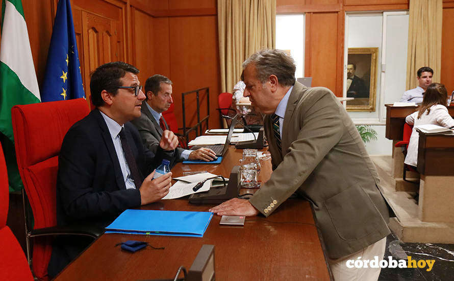 José María Bellido y Salvador Fuentes en el Pleno FOTO RAFA MELLADO SENIOR