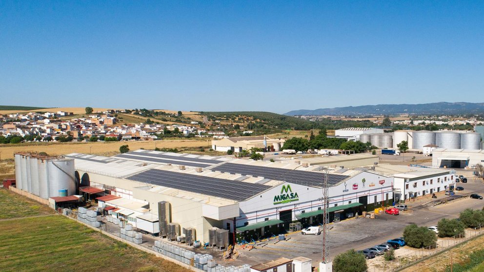Vista aérea de la instalación fotovoltaica de la planta de MIGASA en Alcolea, Córdoba
