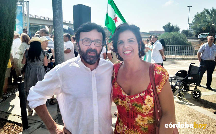 El palmeño Santiago Salas con Teresa Rodríguez en Sevilla