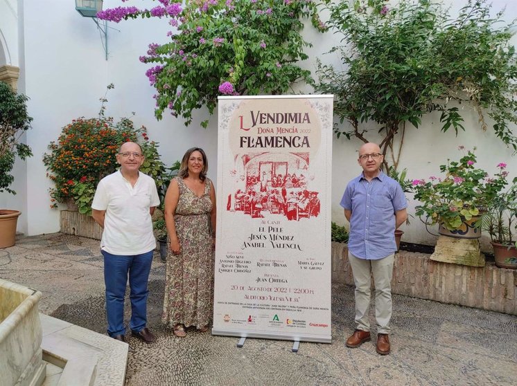 La delegada de Cultura de la Diputación de Córdoba, Salud Navajas, en la presentacion de la 50ª edición de la Vendimia Flamenca de Doña Mencía. - EUROPA PRESS 