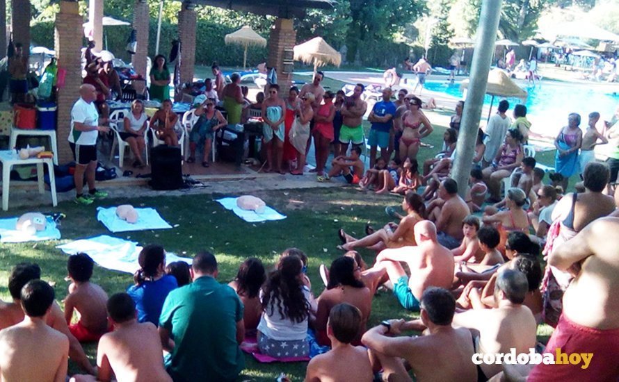 Curso de socorrismo en la piscina de Priego de Córdoba