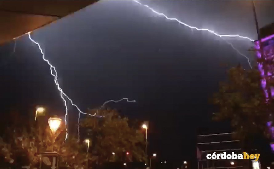 Imagen de archivo de una tormenta nocturna en Córdoba