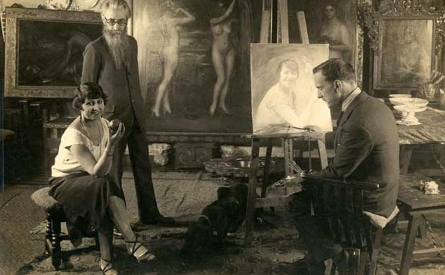 Julio Romero de Torres con su modelo y Valle Inclán en su estudio