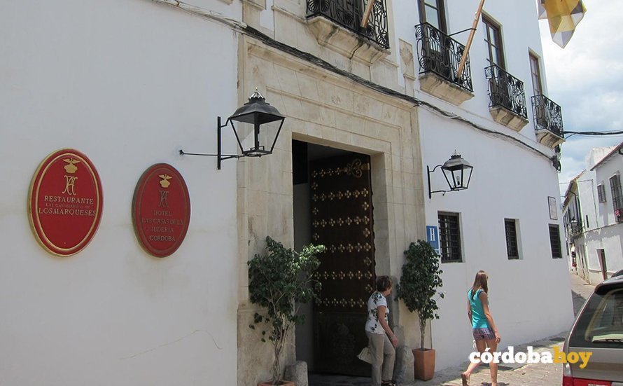 Turistas en el Hotel Casa de la Judería de Córdoba