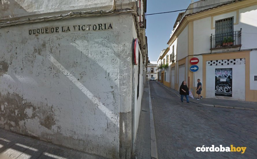 La calle Gutiérrez de los Ríos en su cruce con Duque de la Victoria