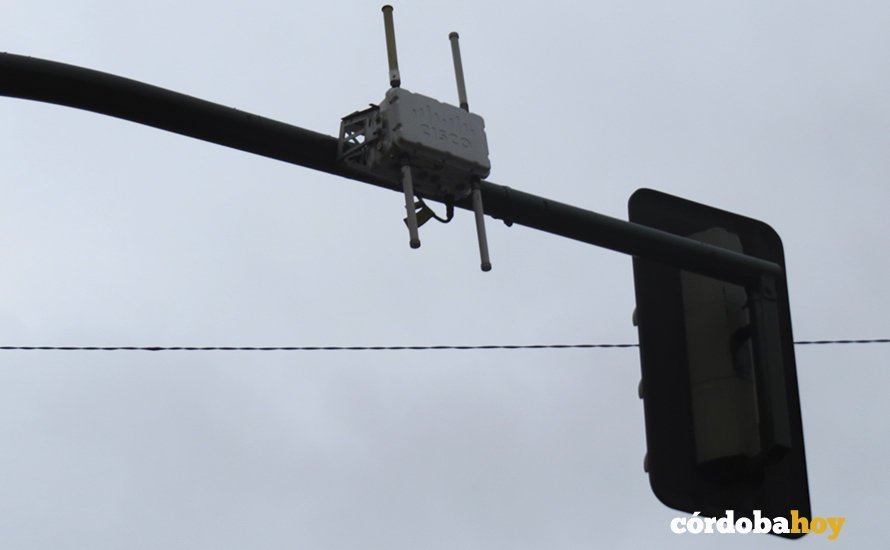 Aparato de Wi-Fi en un semáforo