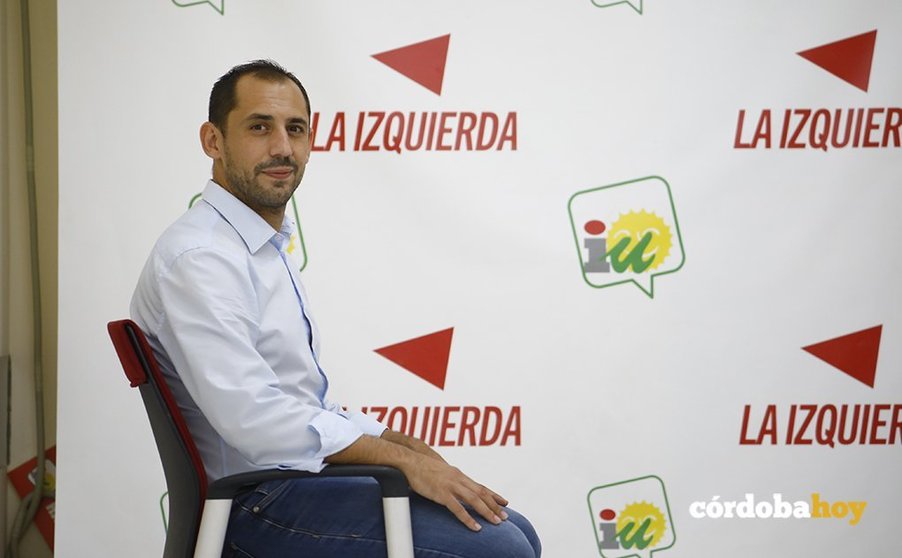 Sebastián Pérez posa para Córdoba Hoy en la sede del PCA de Córdoba copy
