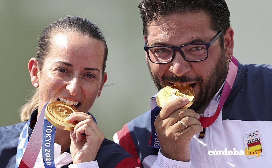 Fátima Gálvez y Alberto Fernández con la medalla de oro ANN WANGREUTERS