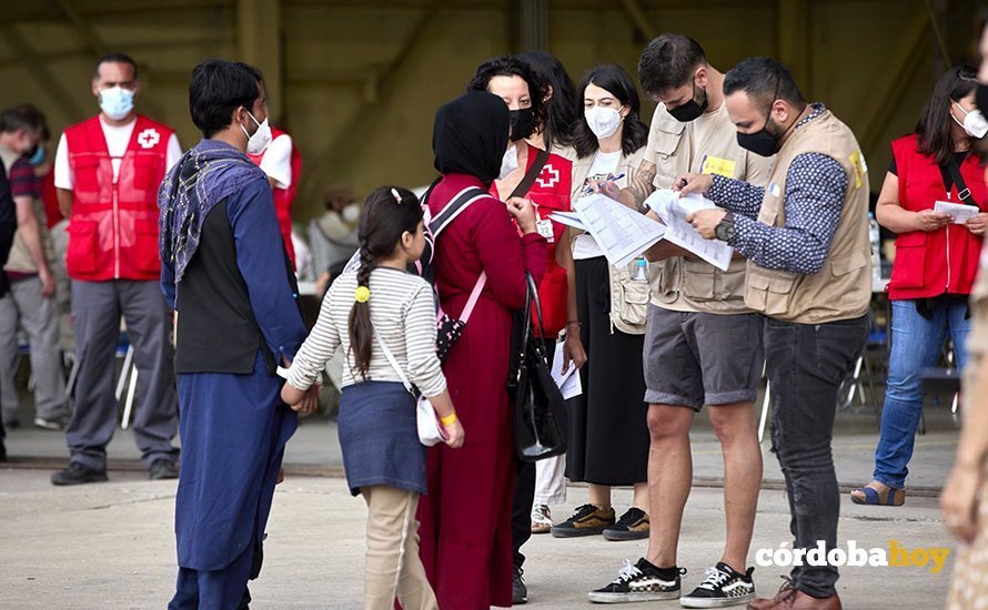 Varios refugiados afganos llegan a la base aérea de Torrejón de Ardoz a 24 de agosto
