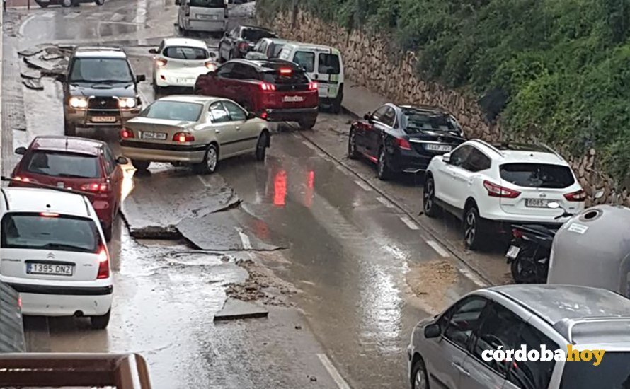 Efecto de la lluvia en una de las calles de Lucena esta misma tarde