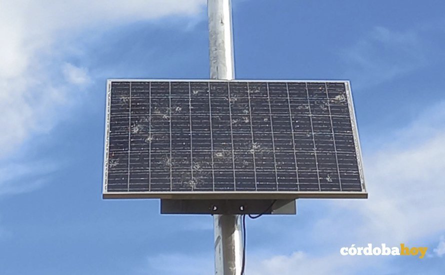La GMU repondrá los cinco paneles solares dañados por el vandalismo en las farolas del Parque de Levante