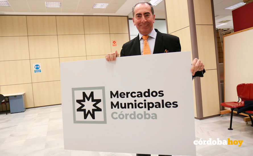Antonio Álvarez en la presentación de la nueva imagen corporativa de los mercados de abasto de Córdoba