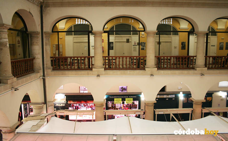 Interior del mercado municipal de La Corredera